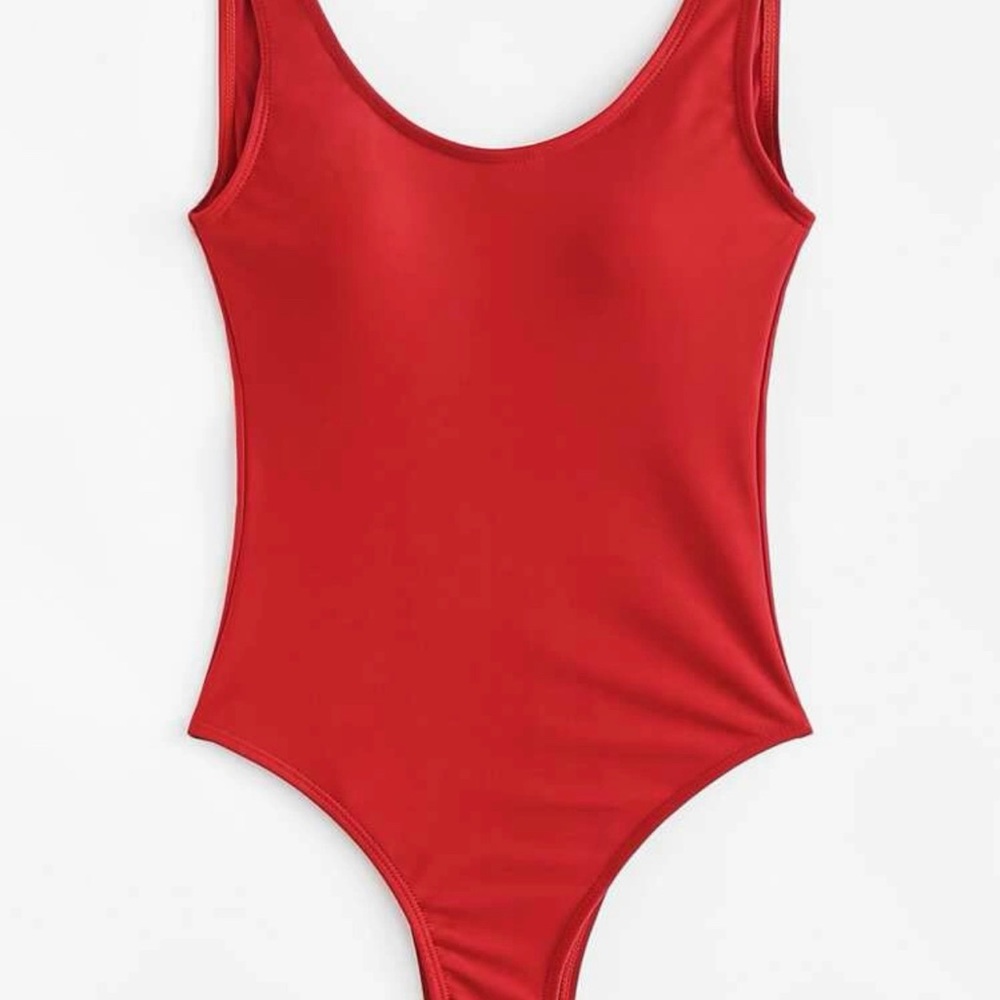 Low back one piece swimsuit. Description
Red
Sexy
Plain
Wireless Bra